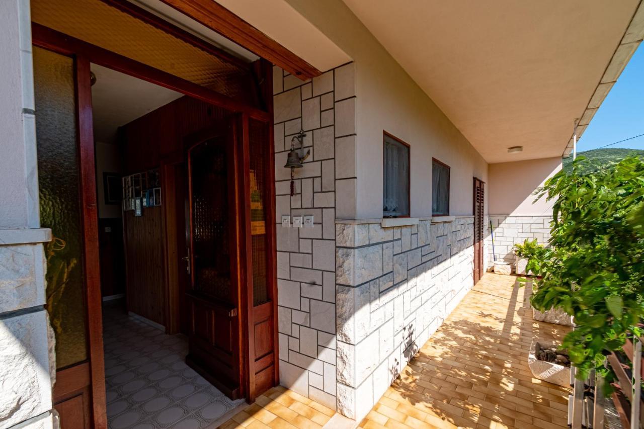 Apartments Mak Račišće Екстериор снимка