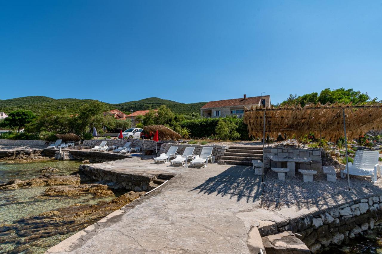Apartments Mak Račišće Екстериор снимка