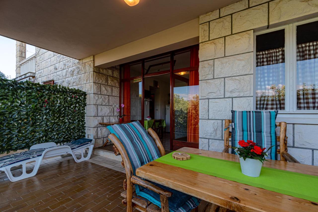 Apartments Mak Račišće Екстериор снимка