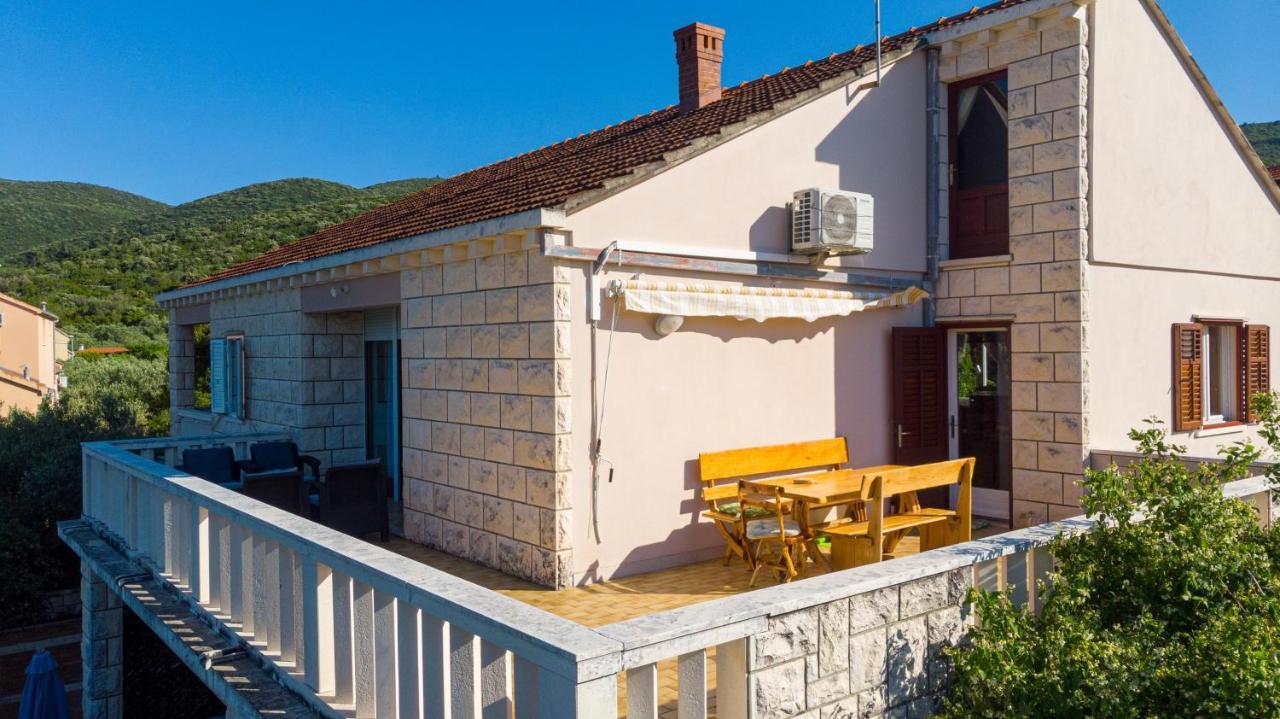 Apartments Mak Račišće Екстериор снимка