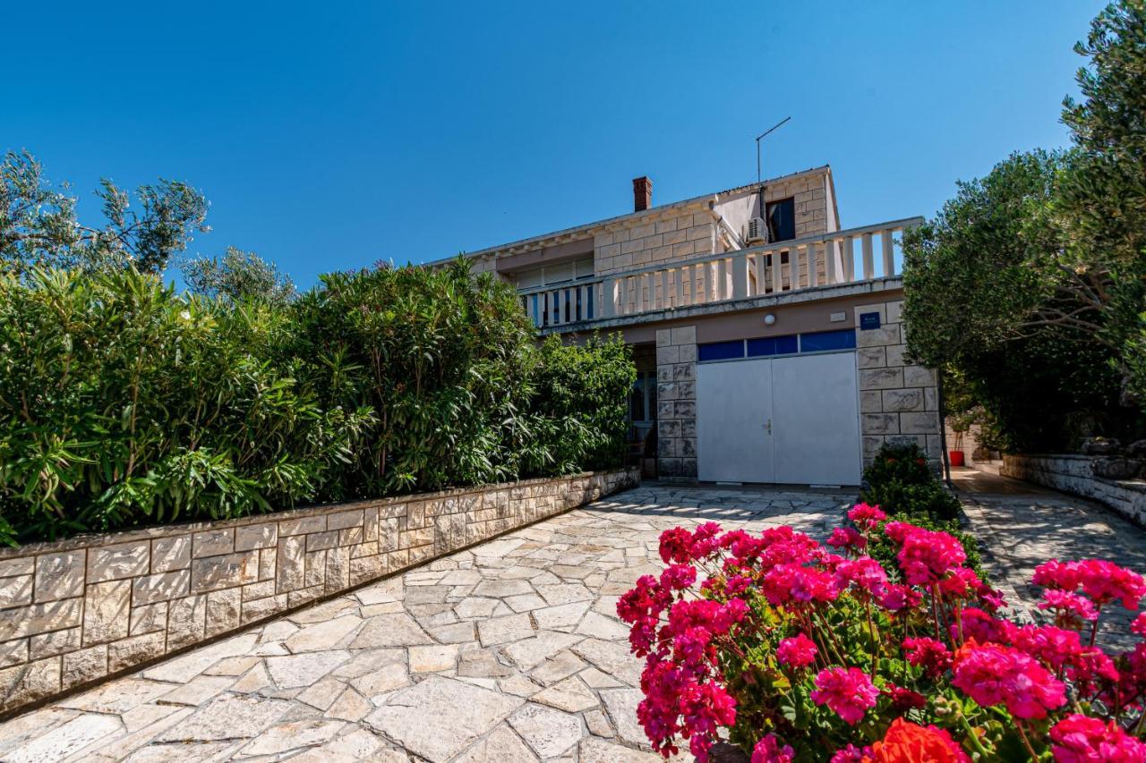 Apartments Mak Račišće Екстериор снимка