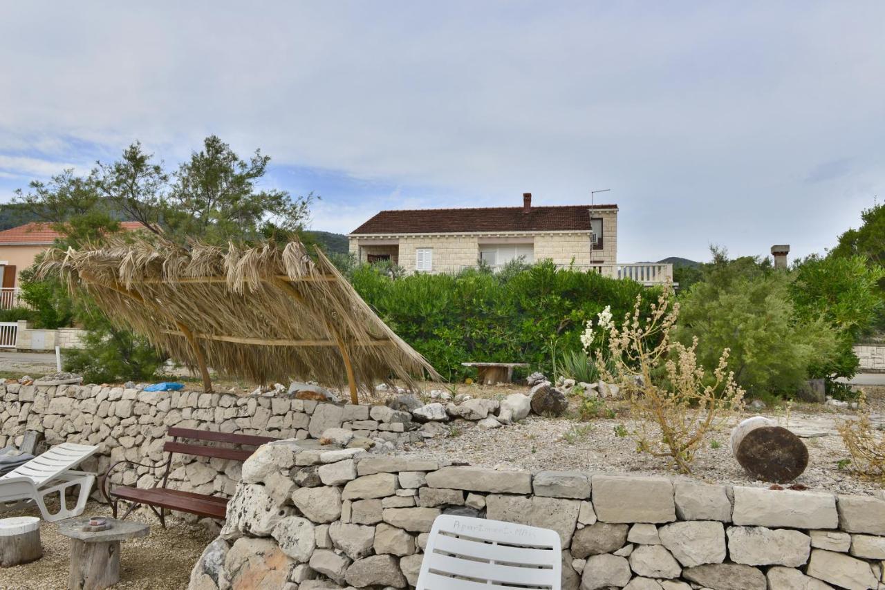 Apartments Mak Račišće Екстериор снимка